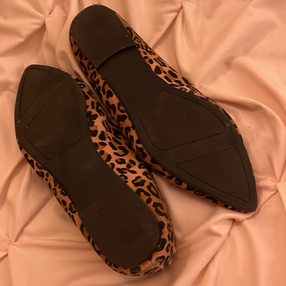 Lauren Conrad Cheetah Print Pointed Toe Flat with bow detail Size 9 - Picture 5 of 7